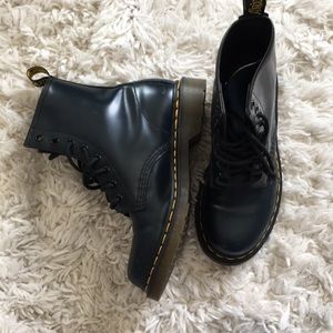 1460 Navy Smooth AirWair Dr. Martens